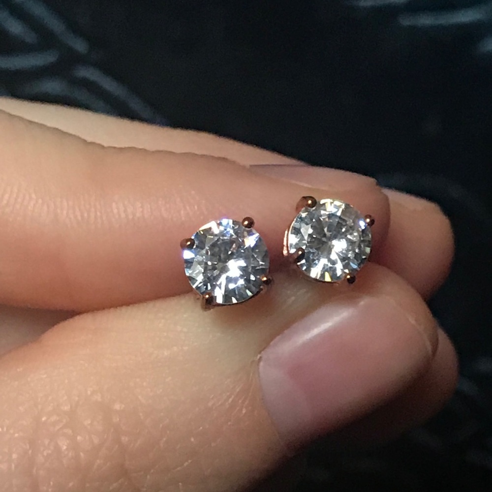 Rose gold classic round cut stud earrings
